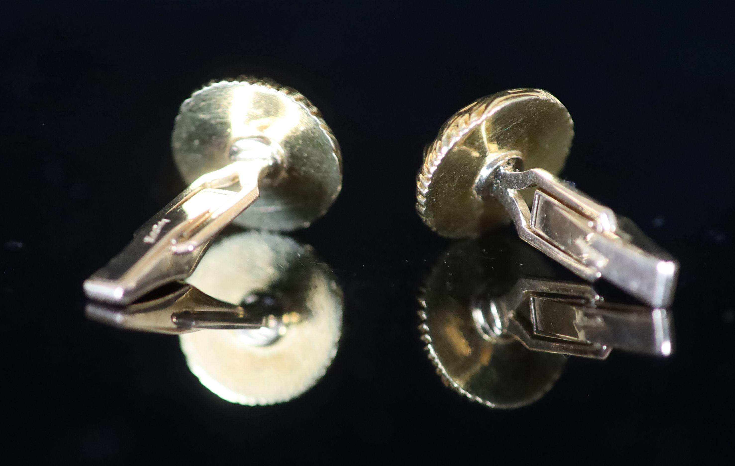 A modern pair of Kutchinsky 18ct gold cufflinks